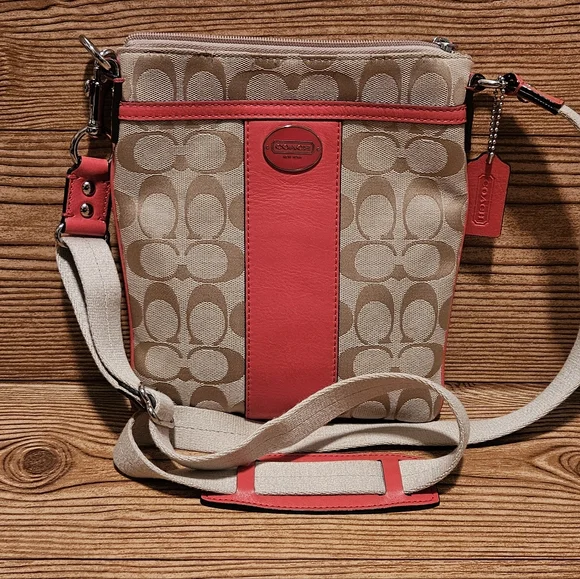 Coach Legacy Signature Crossbody - Picture 3 of 16